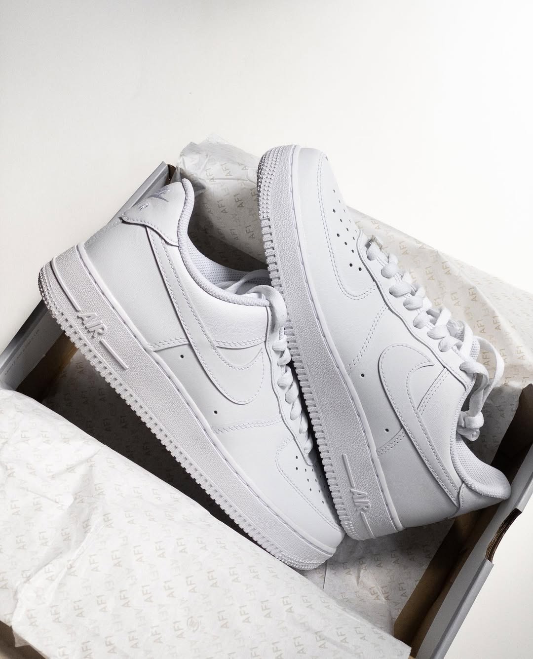 AIR FORCE 1 TRIPLE WHITE