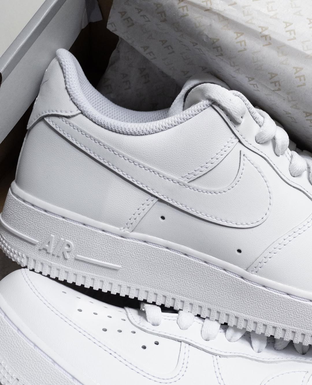 AIR FORCE 1 TRIPLE WHITE