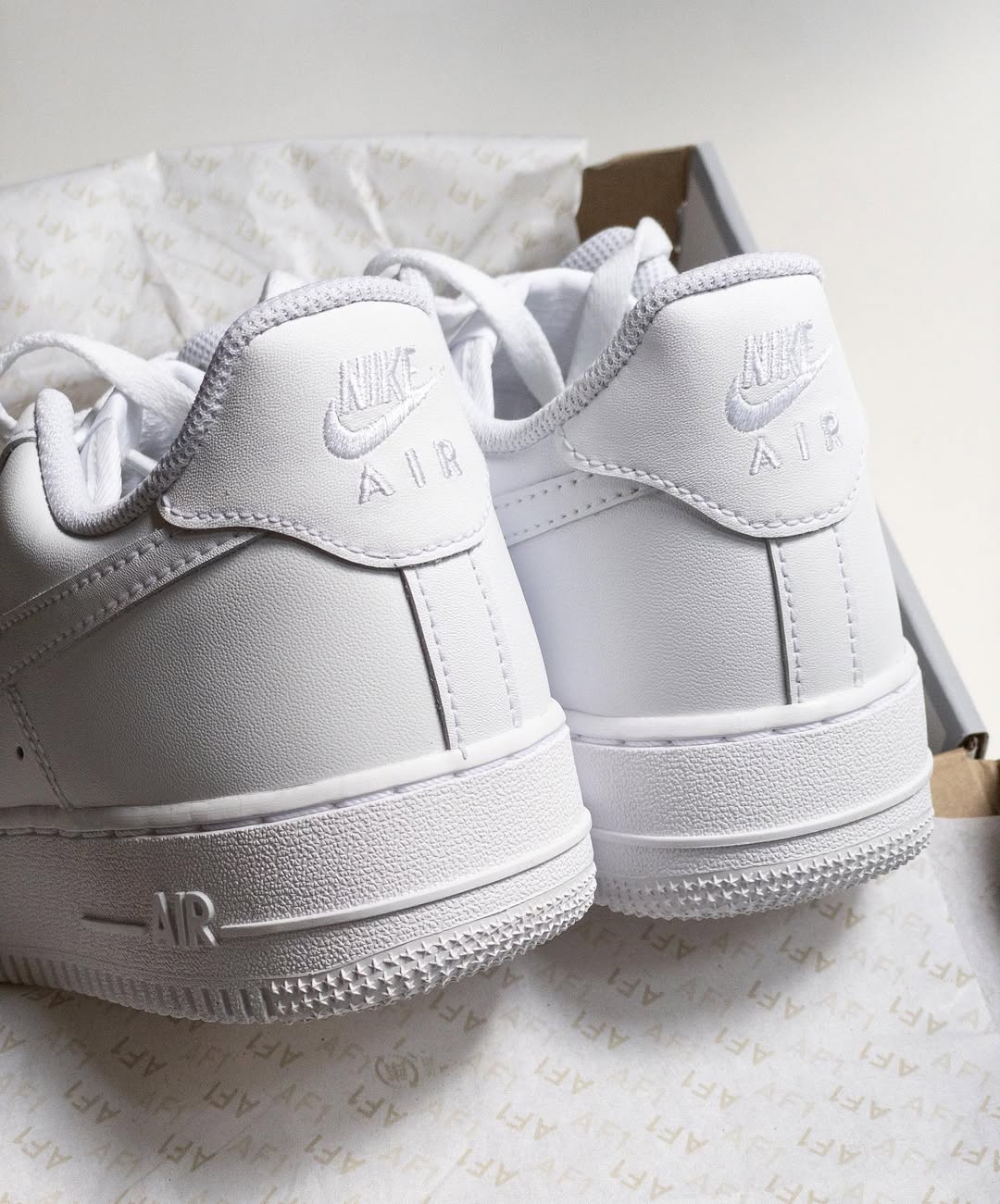 AIR FORCE 1 TRIPLE WHITE