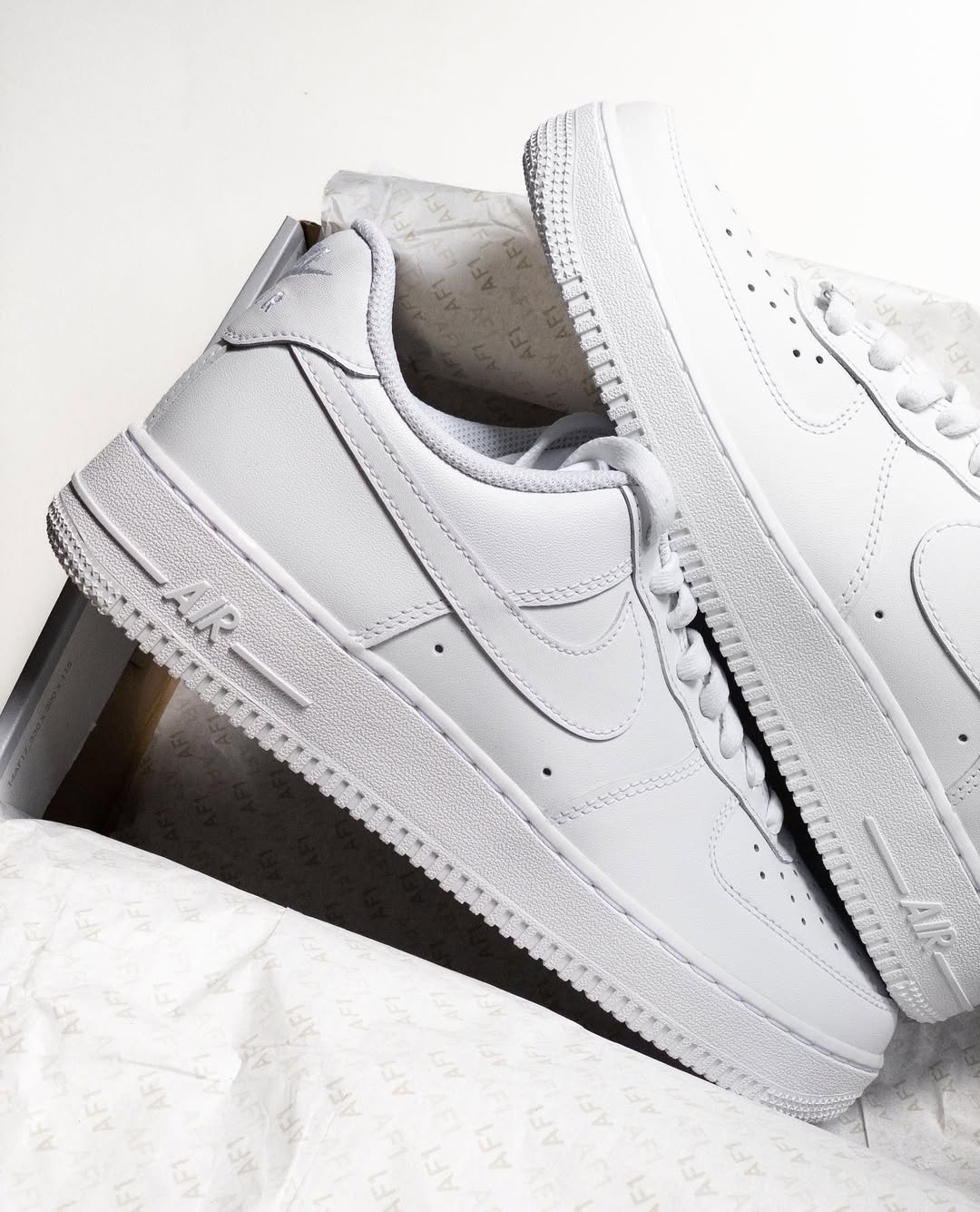 AIR FORCE 1 TRIPLE WHITE