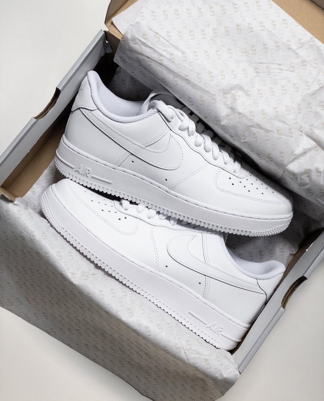 AIR FORCE 1 TRIPLE WHITE