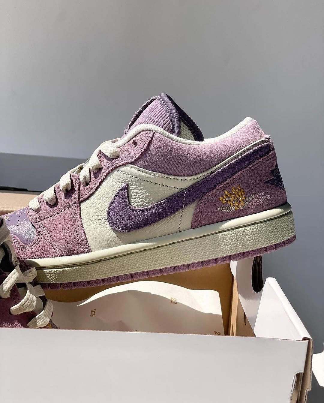 NIKE AIR JORDAN 1 LOW UNITY PURPLE