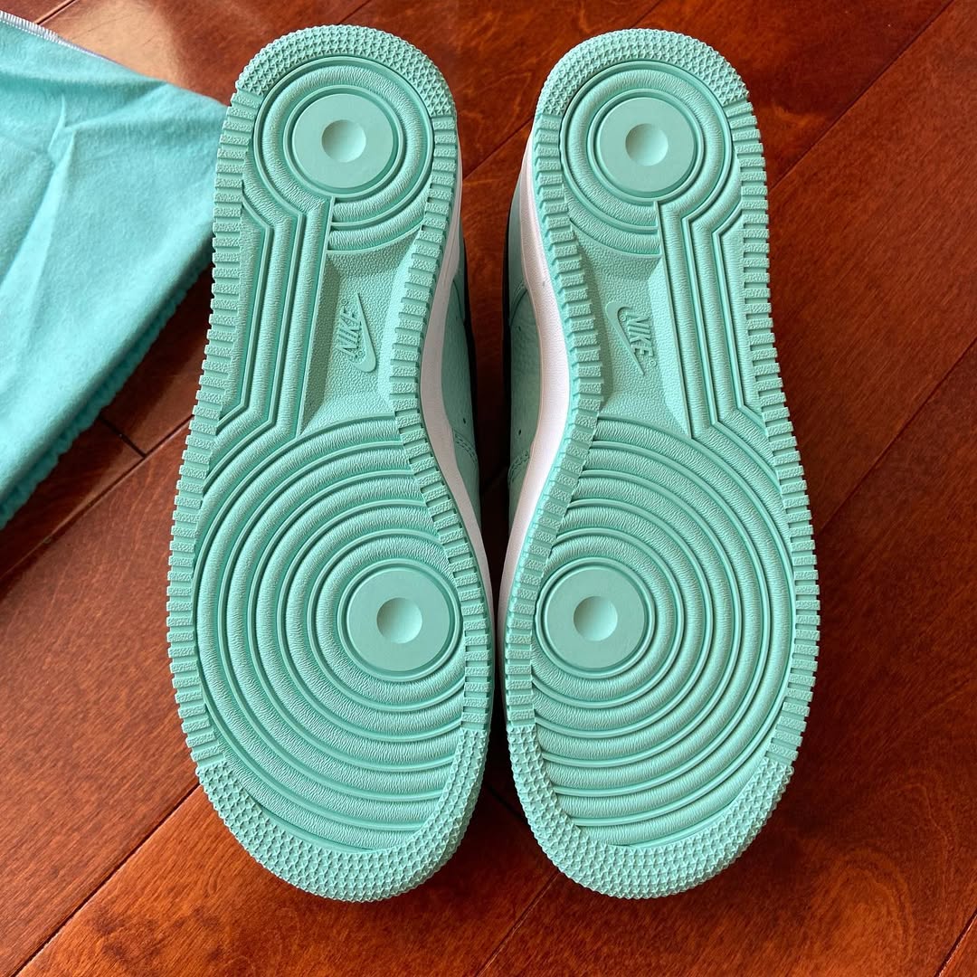 NIKE AF1 X TIFFANY CO.