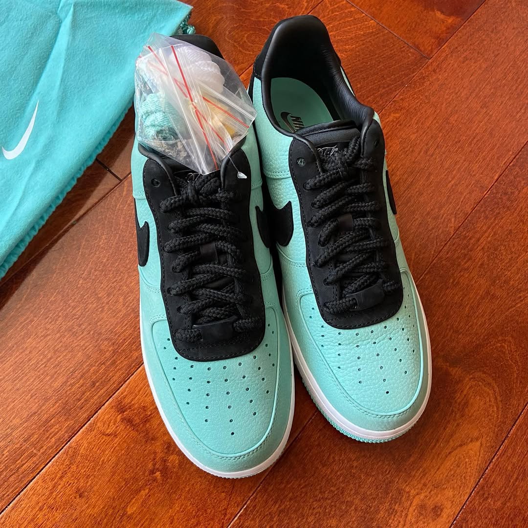 NIKE AF1 X TIFFANY CO.