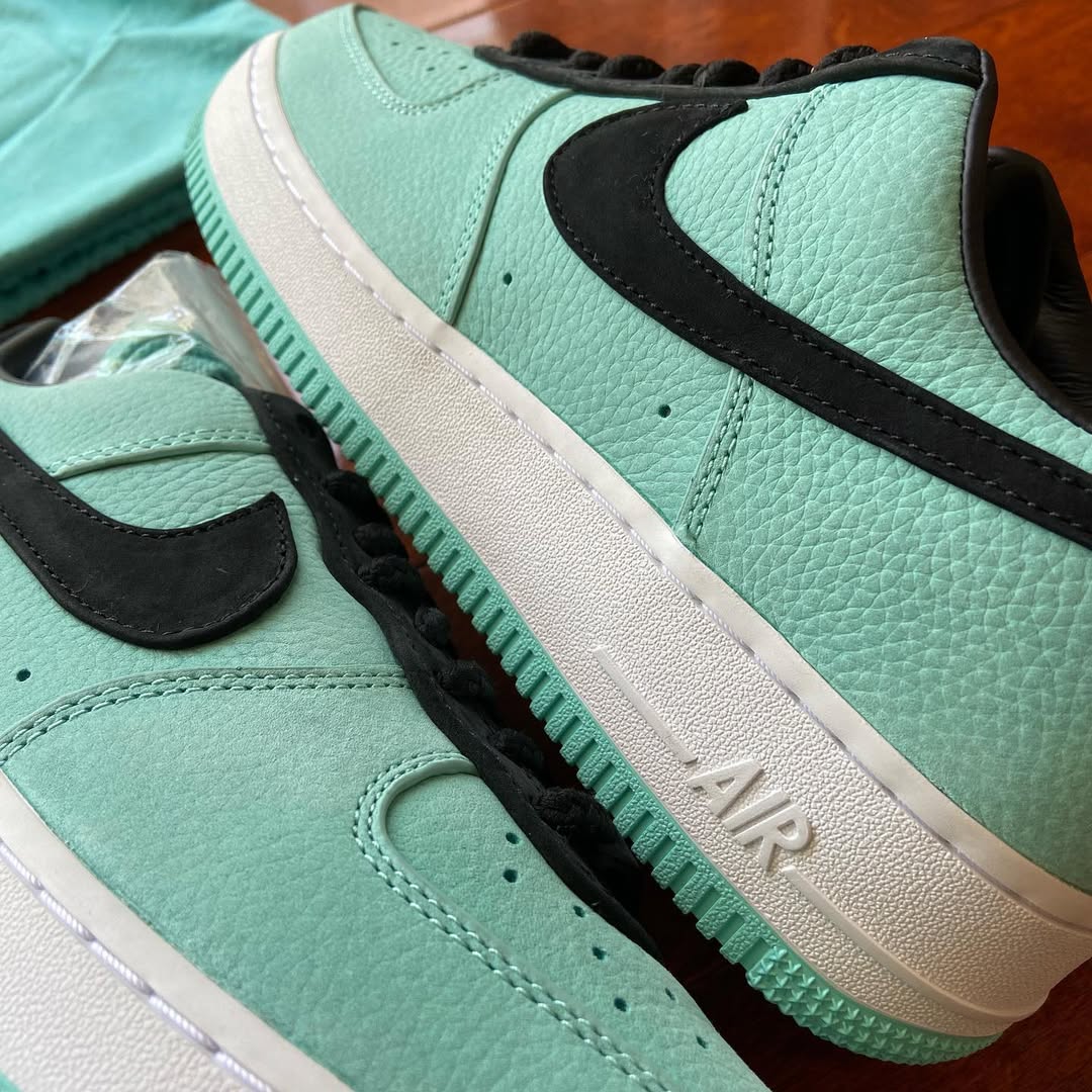 NIKE AF1 X TIFFANY CO.