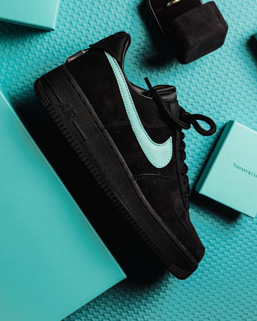 TIFFANY & CO. X NIKE AIR FORCE 1 LOW