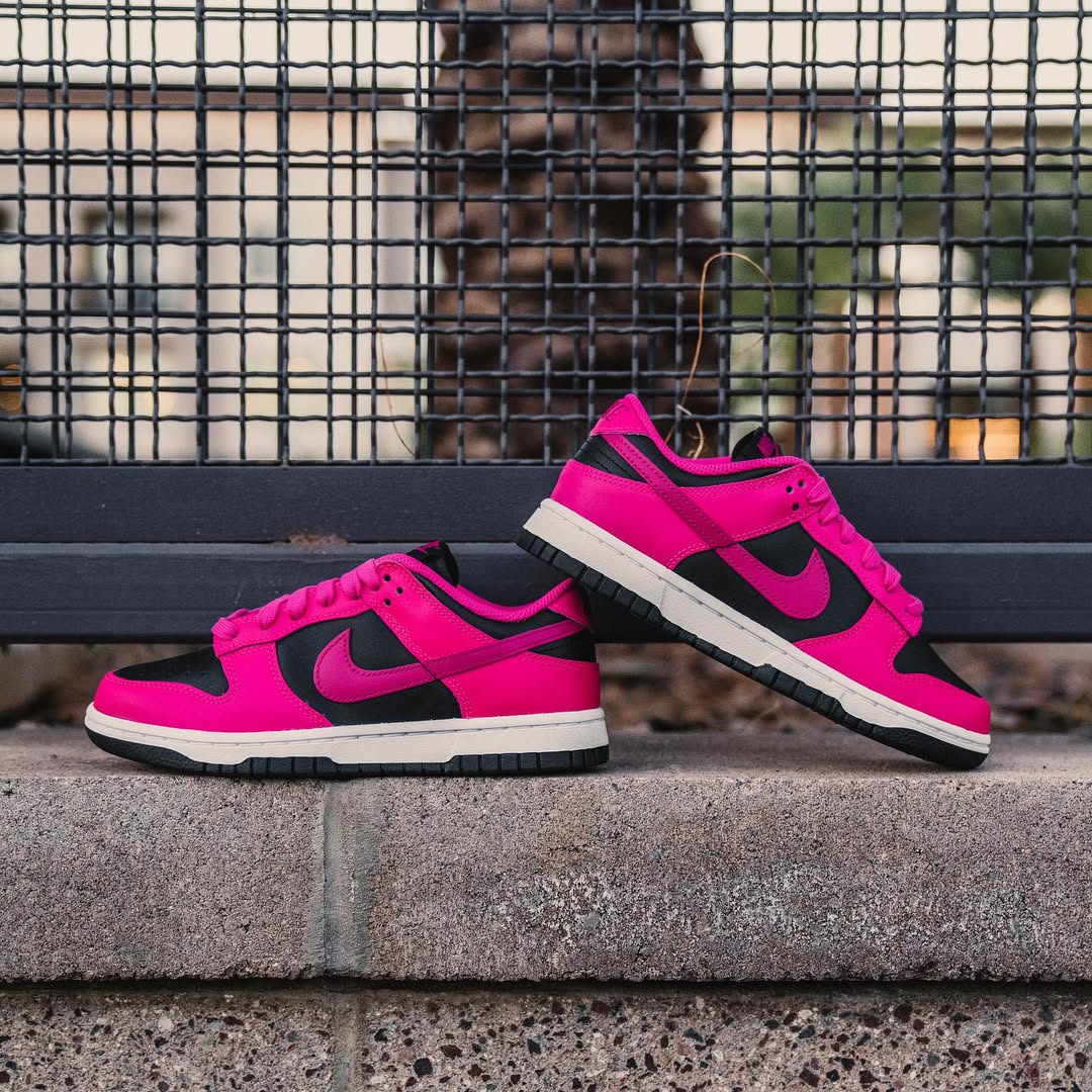 DUNK LOW WMNS IN FIERCE PINK