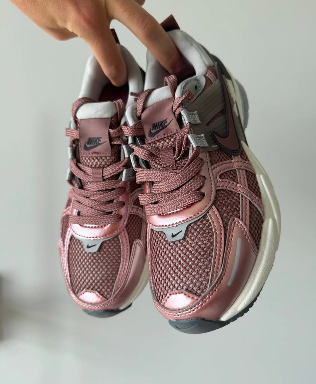 NIKE V2K RUN SMOKEY MAUVE