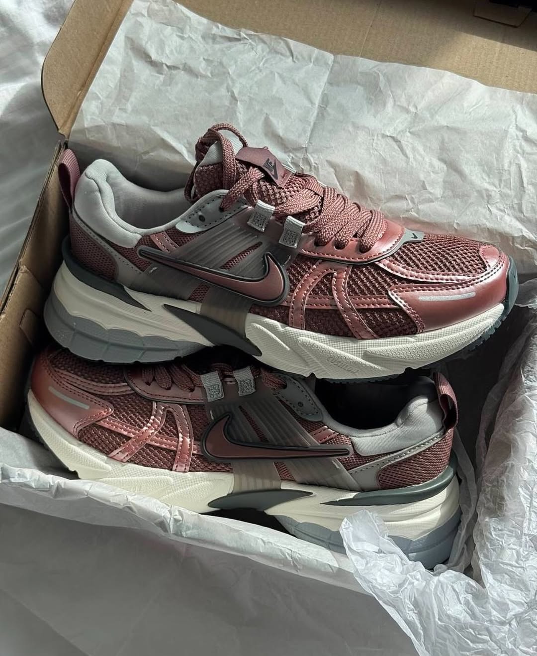 NIKE V2K RUN SMOKEY MAUVE