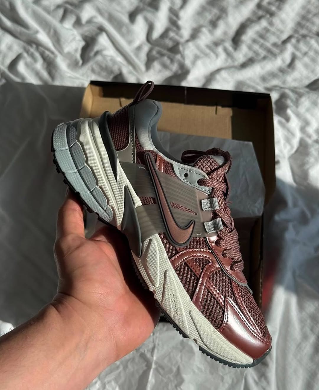 NIKE V2K RUN SMOKEY MAUVE