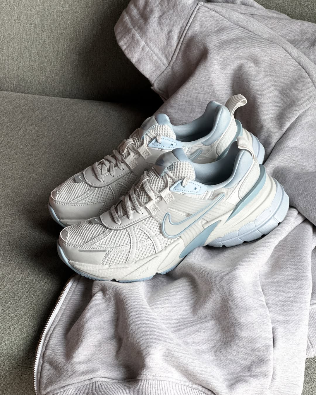 NIKE V2K RUN PLATINUM TINT SUMMIT WHITE