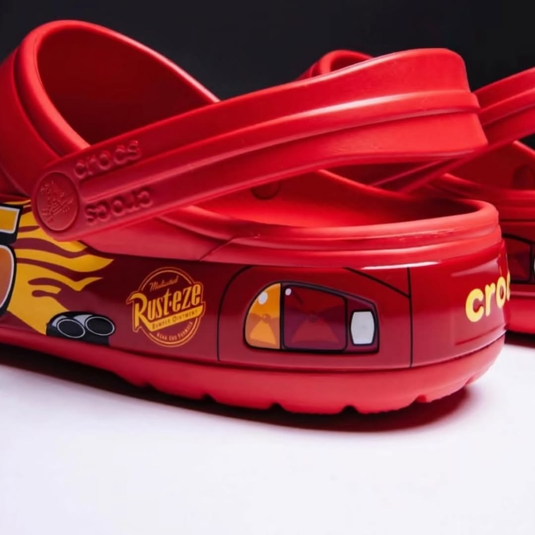 CARS X CROCS CLASSIC CLOG LIGHTNING MCQUEEN