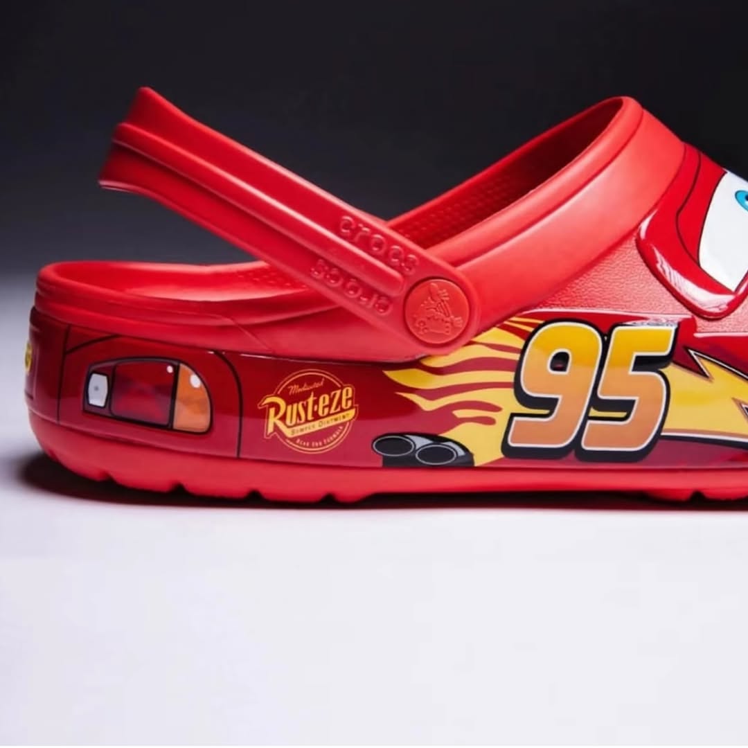 CARS X CROCS CLASSIC CLOG LIGHTNING MCQUEEN