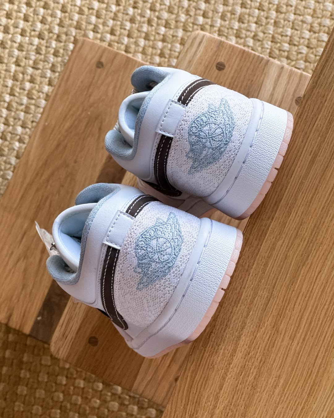 NIKE AIR JORDAN 1 LOW CORAL REEF