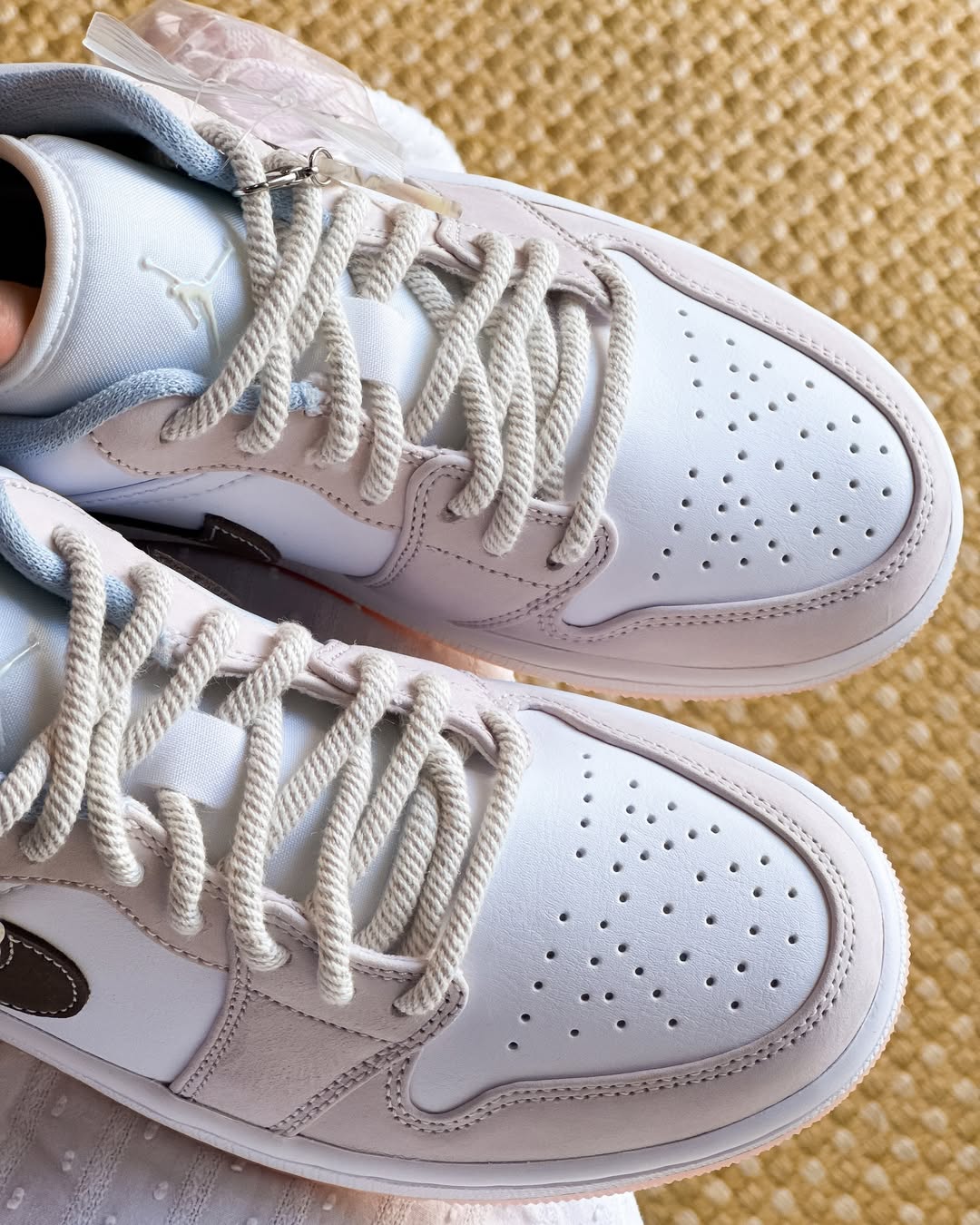 NIKE AIR JORDAN 1 LOW CORAL REEF