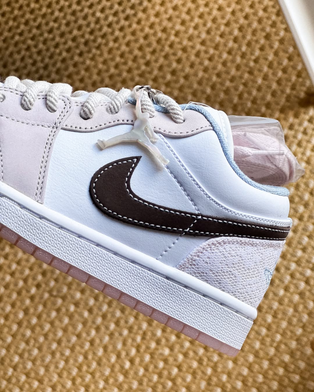 NIKE AIR JORDAN 1 LOW CORAL REEF