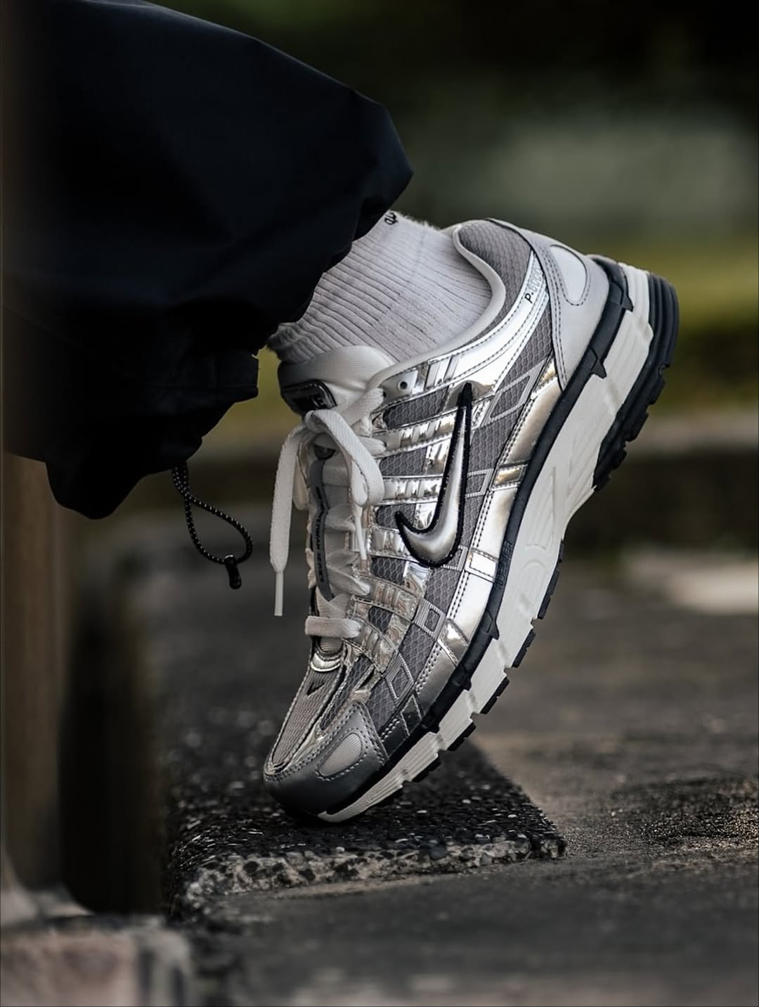 NIKE P-6000 METALLIC SILVER