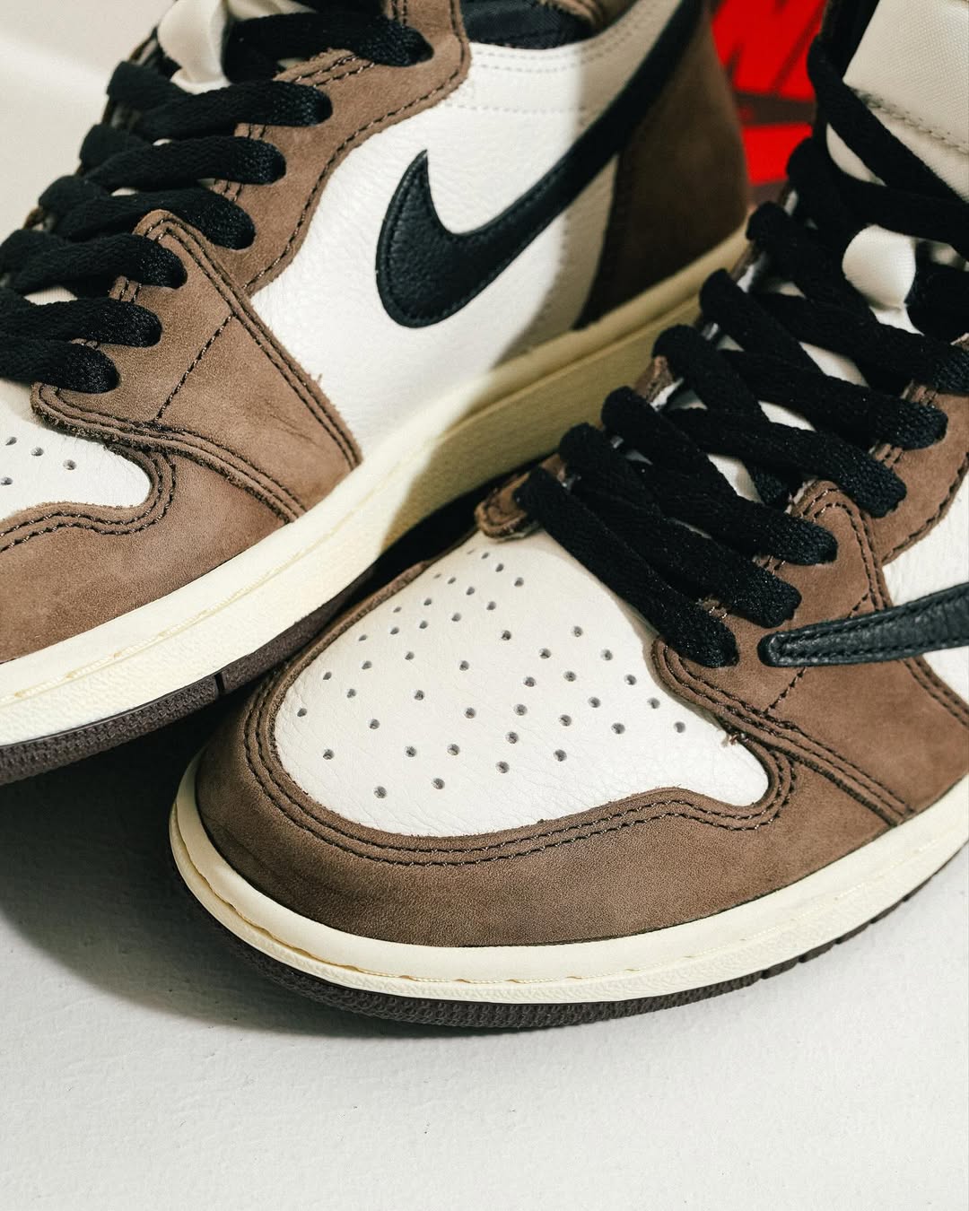 NIKE AIR JORDAN 1 HIGH X TRAVIS SCOTT