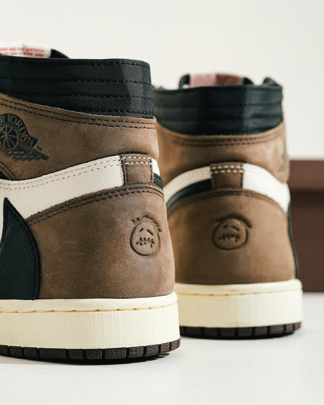 NIKE AIR JORDAN 1 HIGH X TRAVIS SCOTT