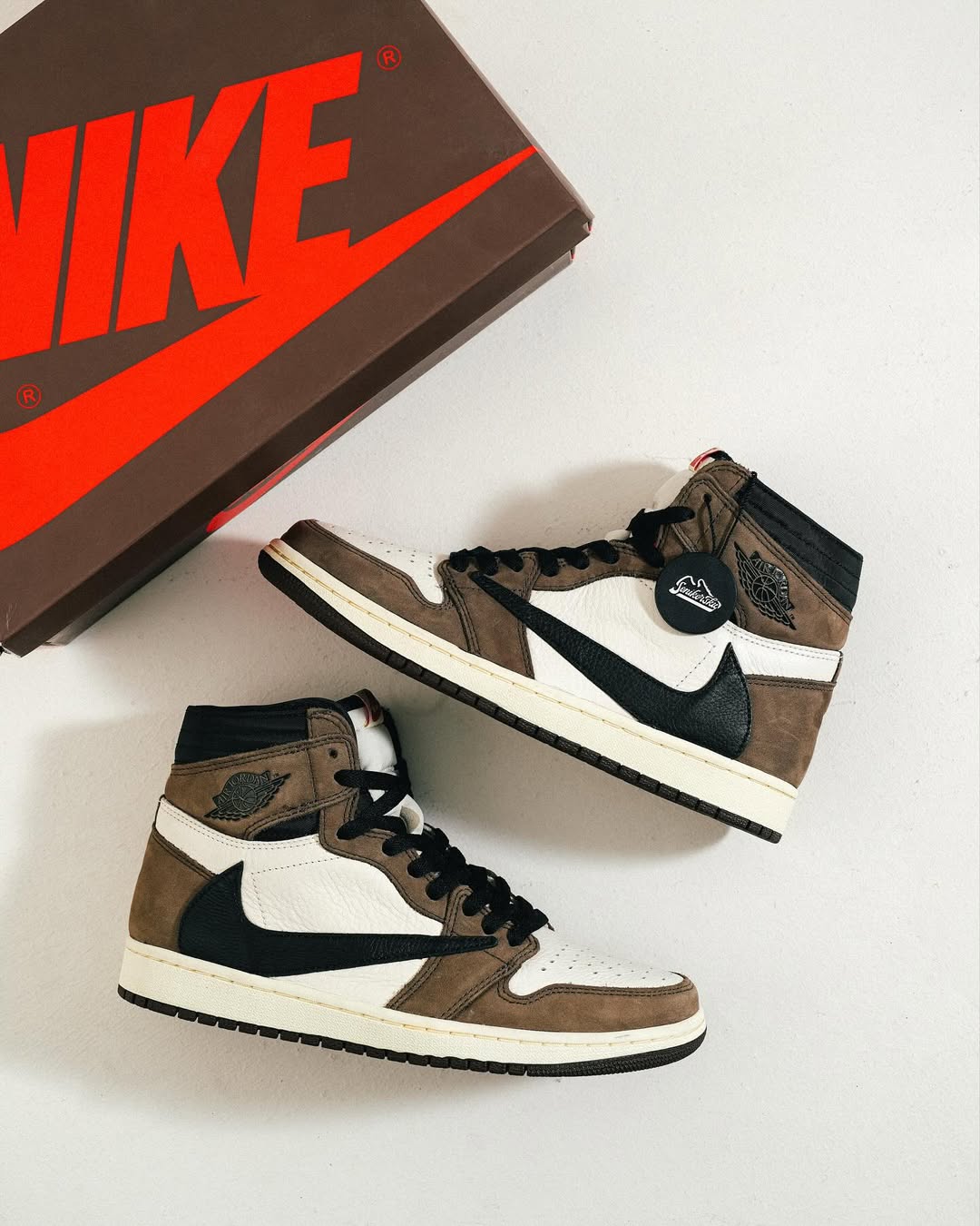 NIKE AIR JORDAN 1 HIGH X TRAVIS SCOTT