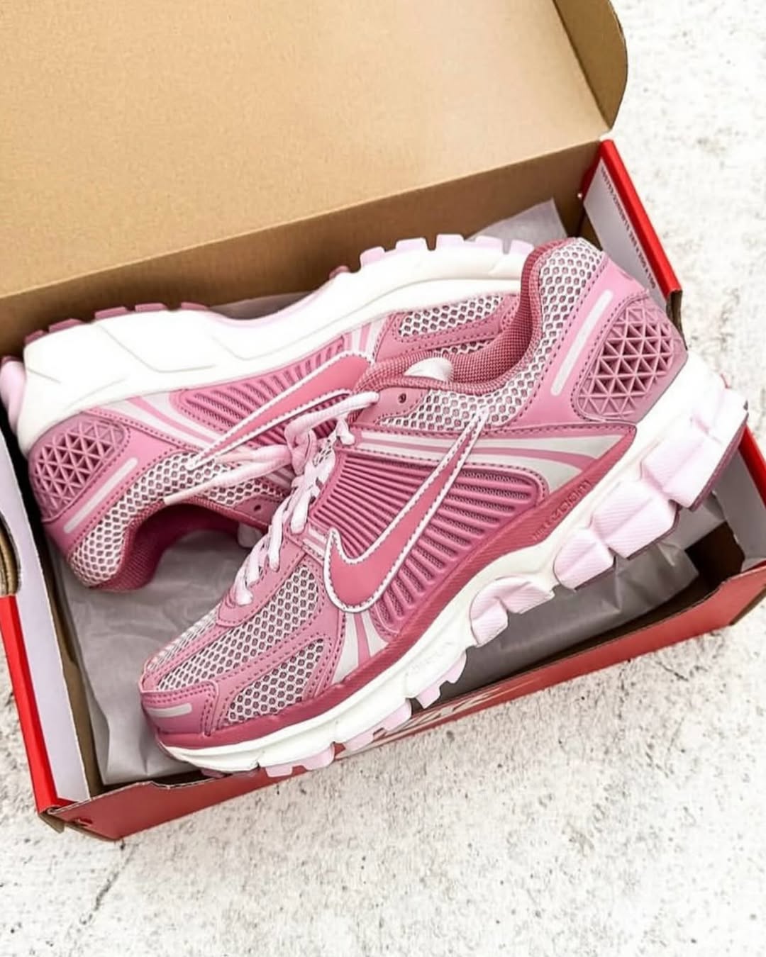 NIKE VOMERO 5 ELEMENTAL PINK