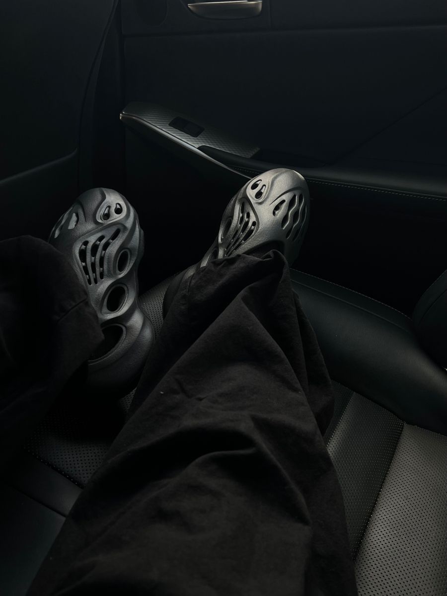 YEEZY FOAM RUNNER BLACK