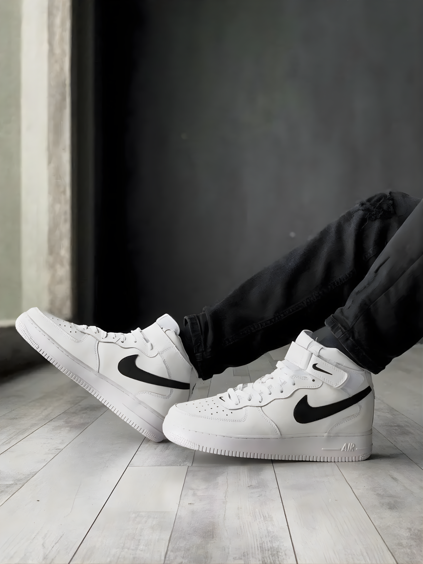 NIKE AIR FORCE 1 HIGH WHITE X BLACK