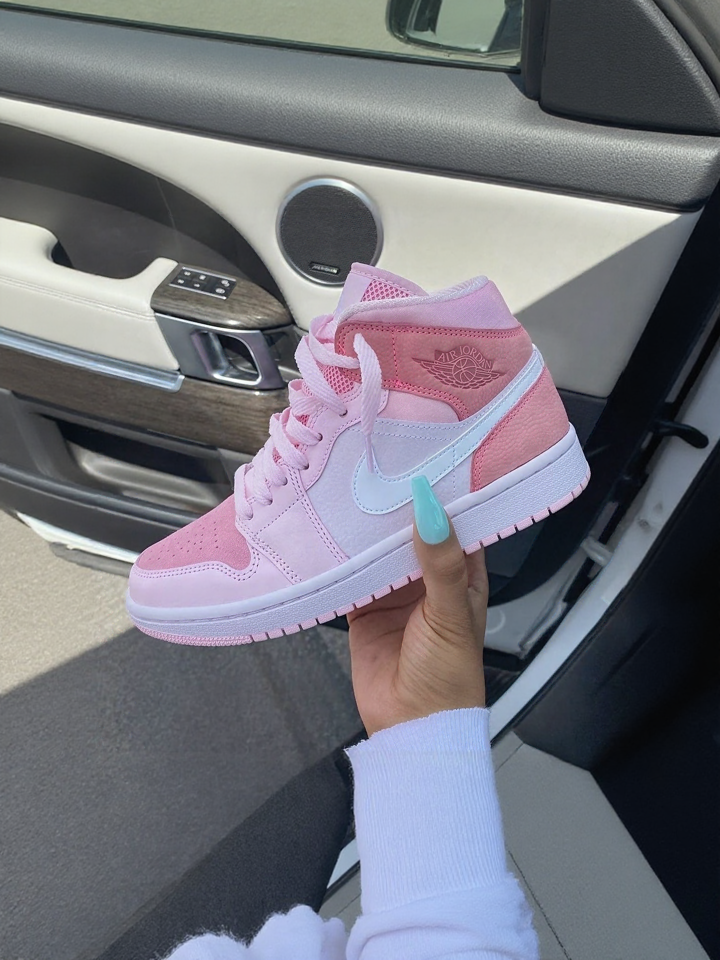 NIKE AIR JORDAN 1 MID DIGITAL PINK