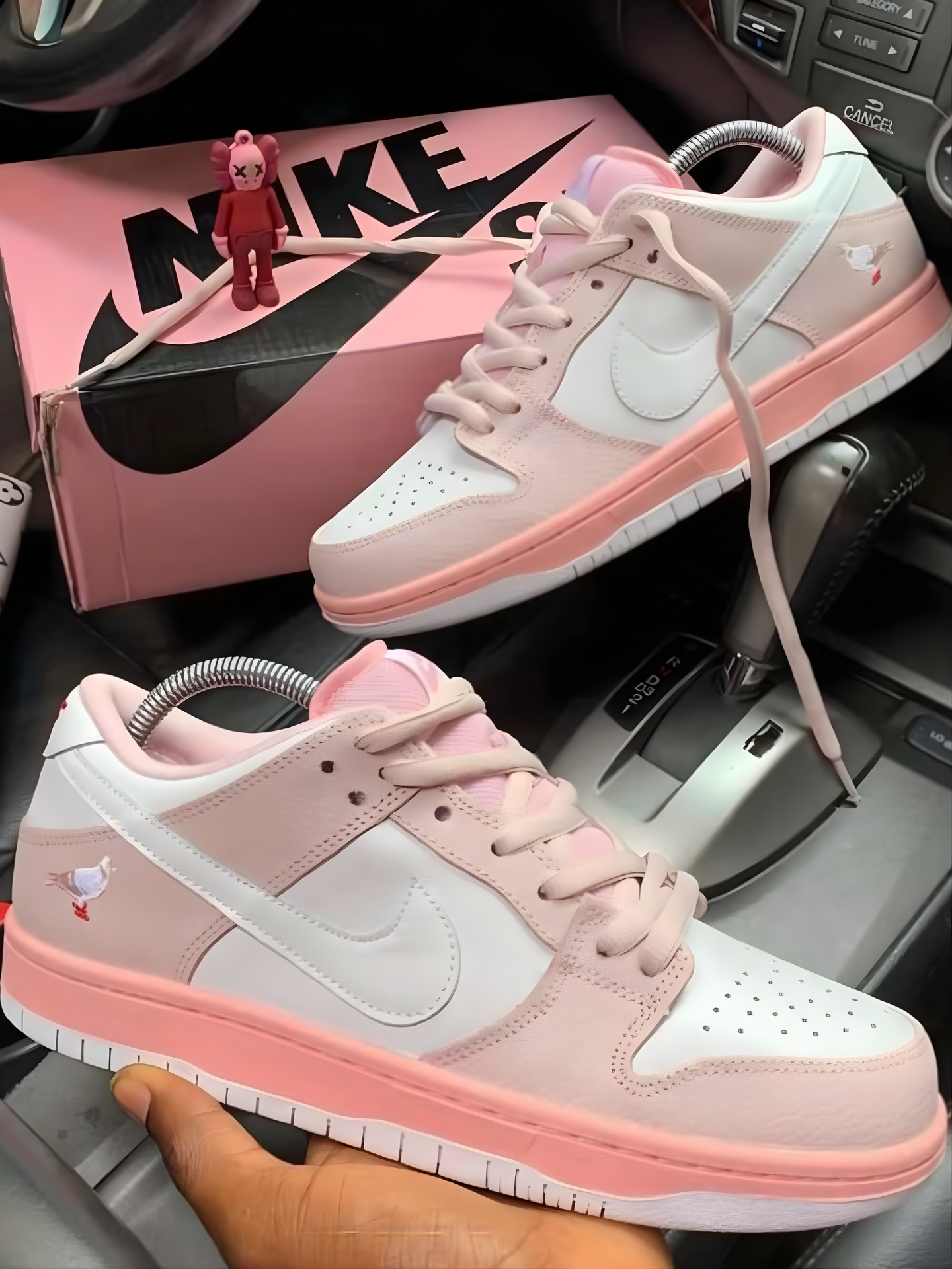 NIKE SB DUNK LOW PINK PIGEON