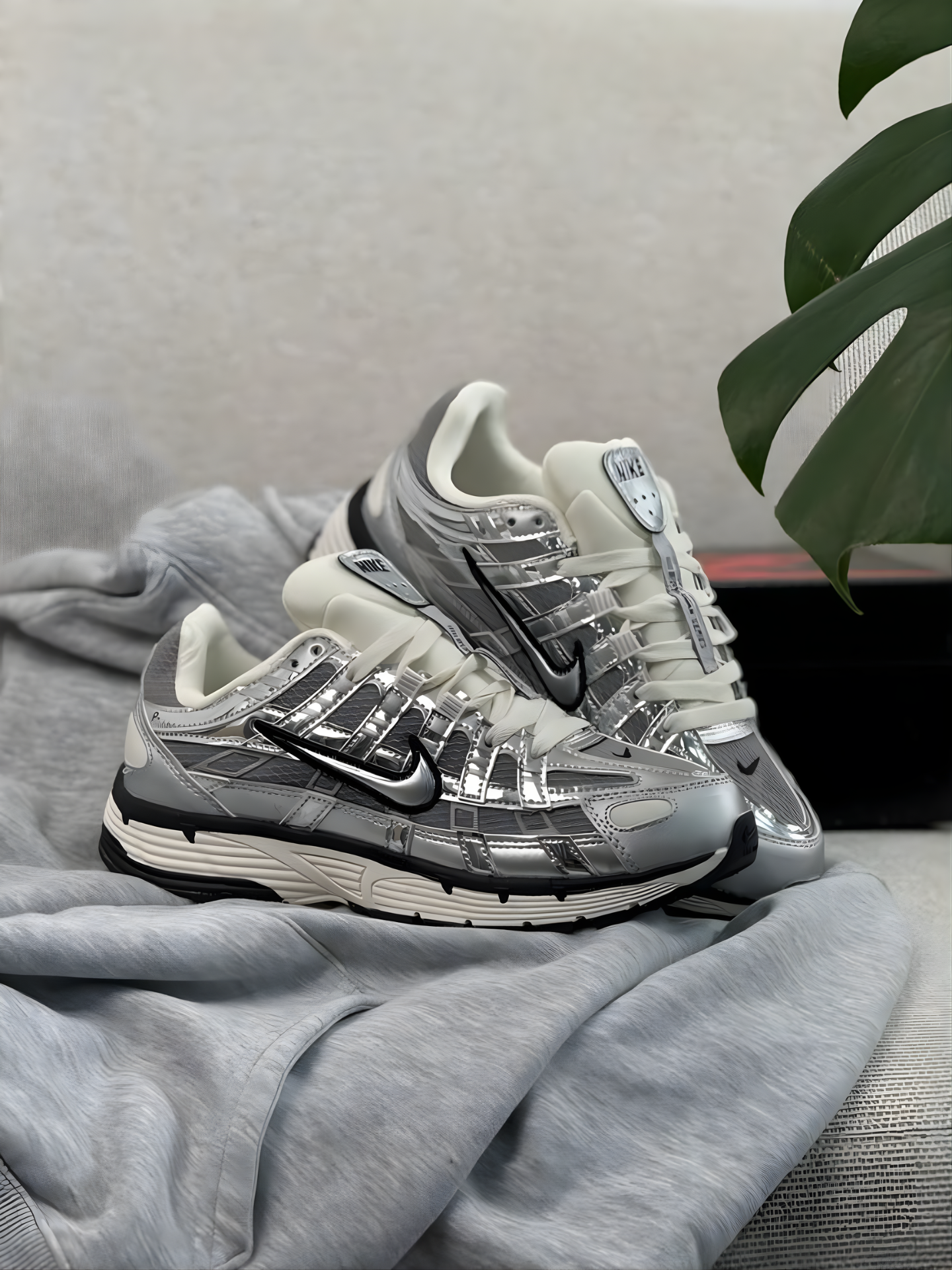 NIKE P-6000 METALLIC SILVER