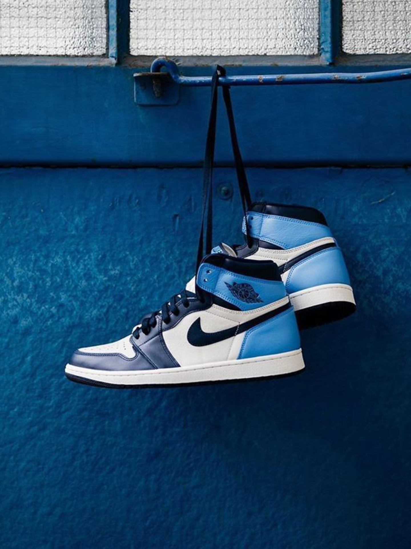 NIKE AIR JORDAN 1 HIGH OBSIDIAN UNC