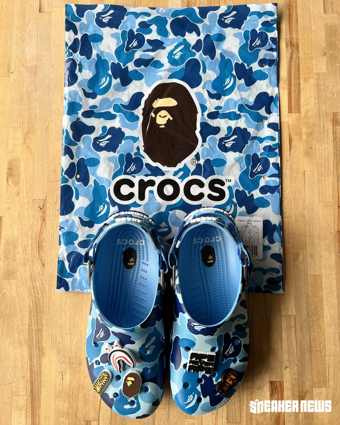 BAPE CROCS BLEU