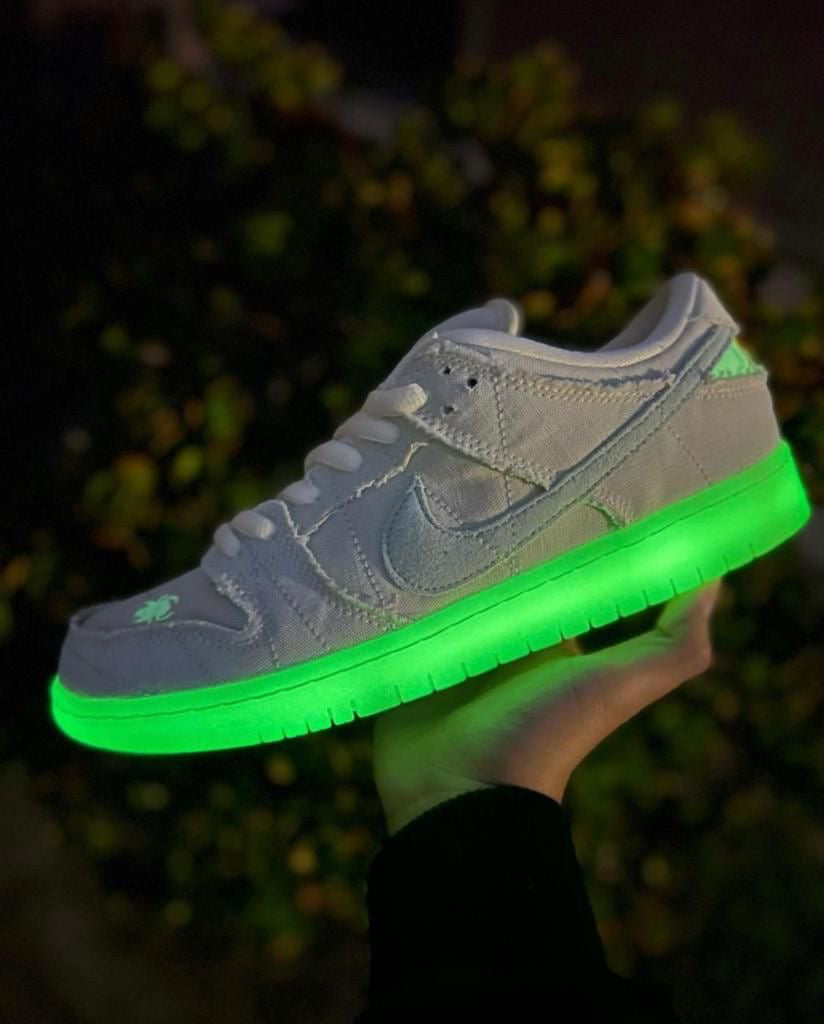 NIKE SB DUNK LOW MUMMY